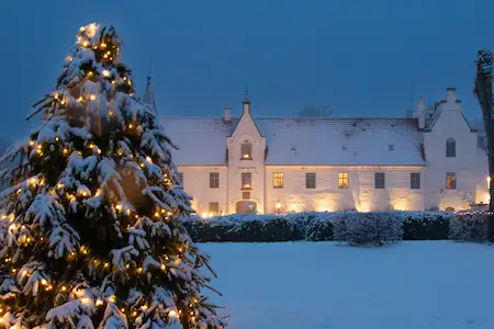 Julbord i historisk slotts- & gårdsmiljö